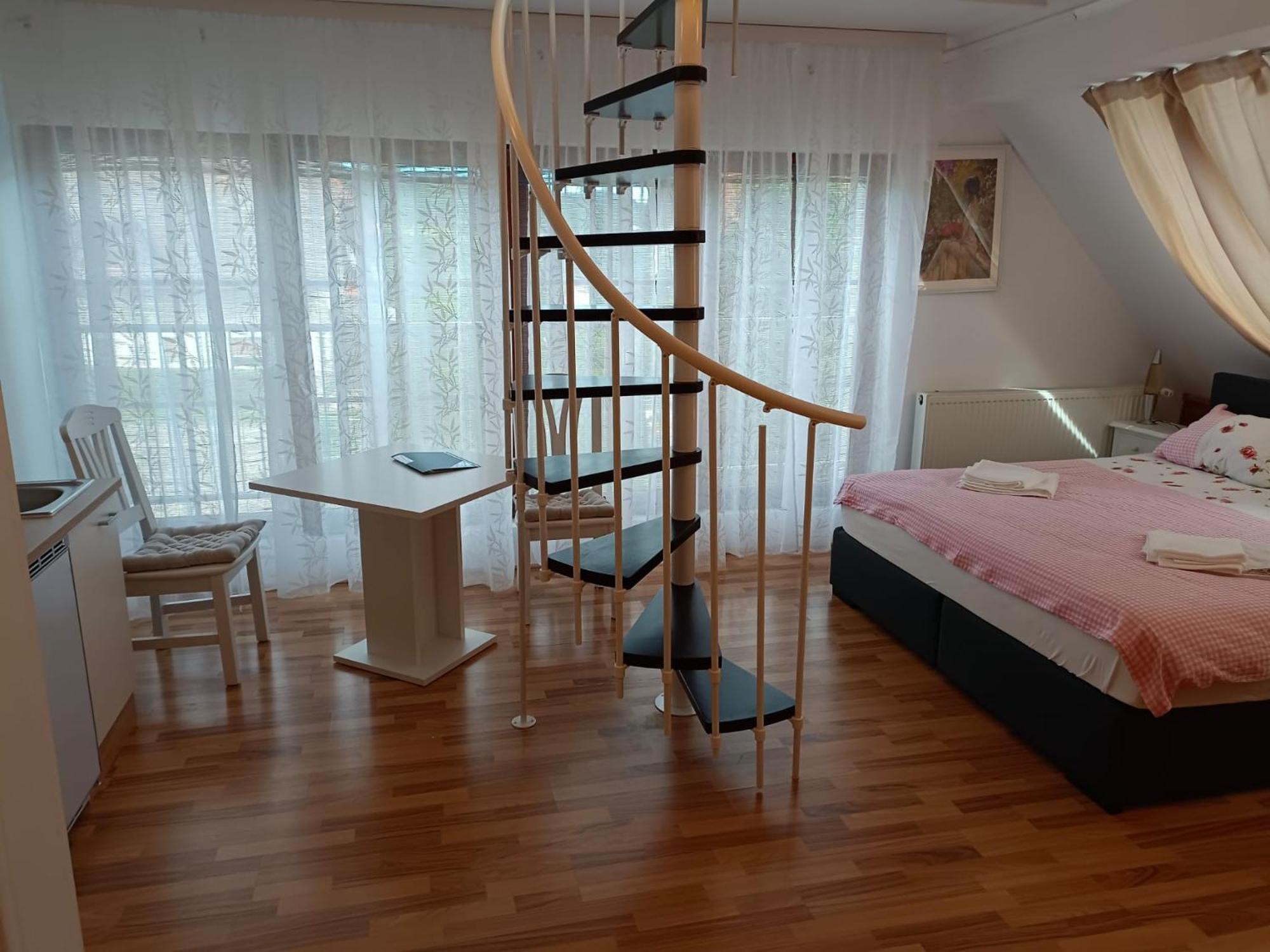 Pension Donaublick Grein 2 In Stifterstrasse 19A Екстер'єр фото
